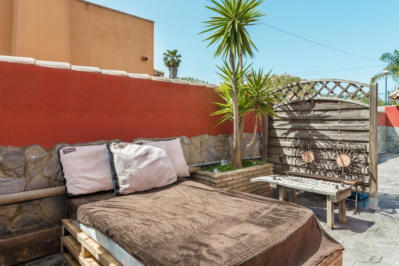 Villa Marty - Mayores De 25 Anos Chiclana de la Frontera Exteriör bild